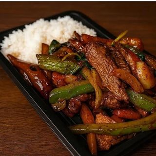 Pad Krapow (Ternera Thai con verduras + arroz)