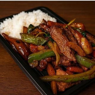 Khao Hom Pad Gai & Neua (Pollo y ternera con verdura + arroz)