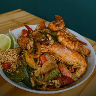 Khao Hom Pad Goong ( Gambones con verduras + arroz)