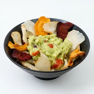 Guacamole con chips vegetales