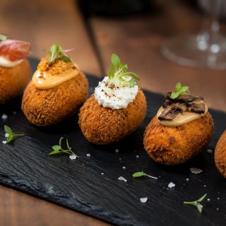 Croqueta del cheff de torrezno ( 1 und )