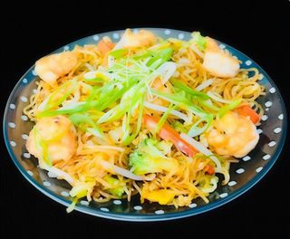 Fideos de Arroz Salteados con Verduras y Salsa de Ostras