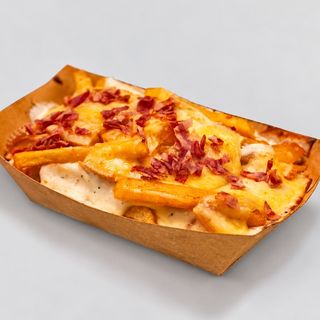 Patatas Fritas Con Raclette y Bacon