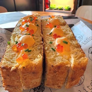 Sándwich de Salmón y Langostinos