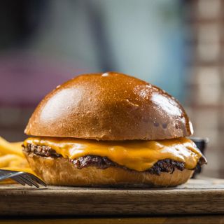 CLASSIC CHEESEBURGER