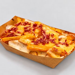 Patatas Fritas Con Raclette y Bacon