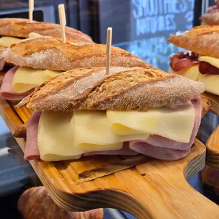 Pincho De Jamón Y Queso (1 Ud.)