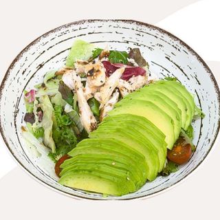 Ensalada con pollo y aguacate