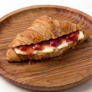 Croissant de Mantequilla y Mermelada