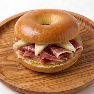 Bagel de Jamón Ibérico, Queso Curado y AOVE