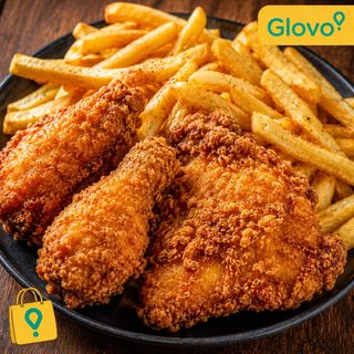 Pollo frito con patatas fritas