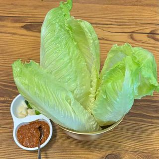 Lechuga con salsa ssam jang