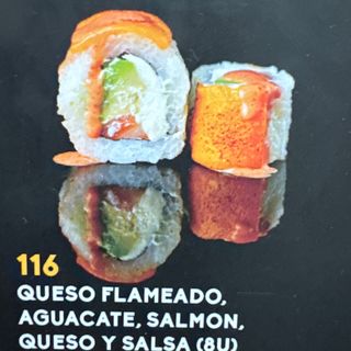 116uramaki queso aguacate salmon(8u)