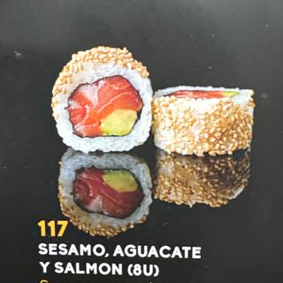 117uramaki salmon aguacate y sesamo(8u)