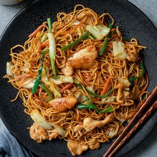 Yakisoba con pollo