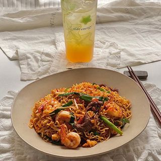 Yakisoba con gambas