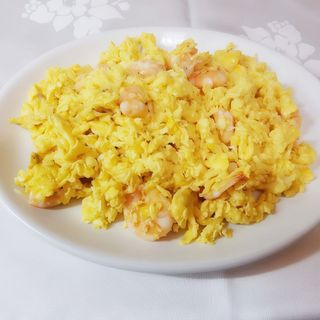 huevos revueltos con gambas