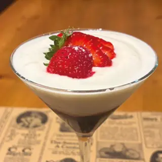 Crema de Yogur Natural Con Frutos Rojos