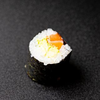 Hosomaki De Salmón Y Aguacate 6 Pzs.