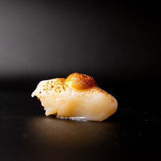 Nigiri De Aburi Vieira Picante 2 Pzs.
