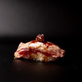 Nigiri De Aburi Solomillo Trufado