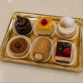 Pasteles variados 6ud