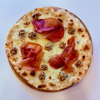 PIZZA GORGONZOLA Y CRUDO