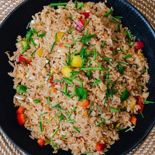 Chaufa Verduras + 2 Salsas