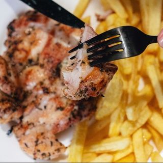 1/4 Pollo A La Parrilla + Patatas Fritas Naturales
