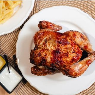 1 Pollo A La Brasa 1,5 Kg + Patatas Fritas Naturales