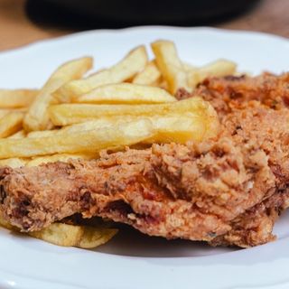 1/4 Pollo Broaster + Patatas Fritas Naturales