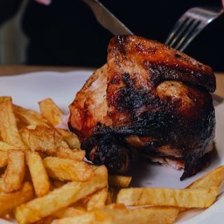 1/4 Pollo Cilindro + Patatas Fritas Naturales