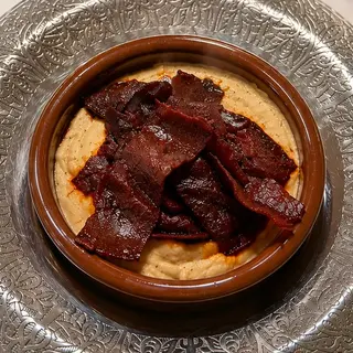 Hummus con Pastırma
