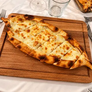 Pide Turco de Queso Kaşar