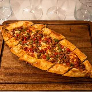 Pide con Carne Troceada