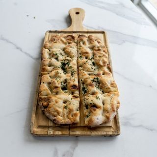 Focaccia Con Aceite, Orégano Y Sal