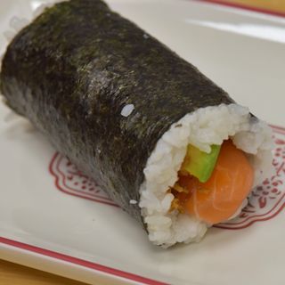 Hand roll de salmón
