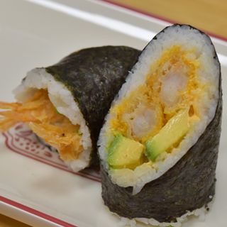 Sushi hand roll de tempura ebi