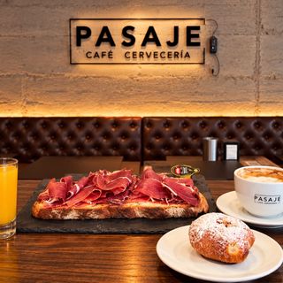 Tosta De Tomate Y Jamón Serrano