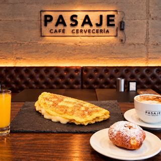 Tapa De Pincho De Tortilla Francesa Con Queso
