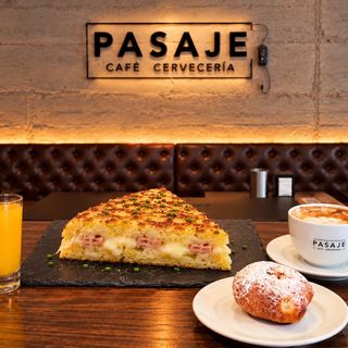 Tapa De Pincho De Tortilla De Patata Rellena De Queso Y Jamón York