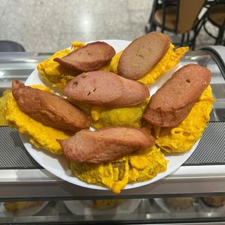 Papa aborrajada con salchichon