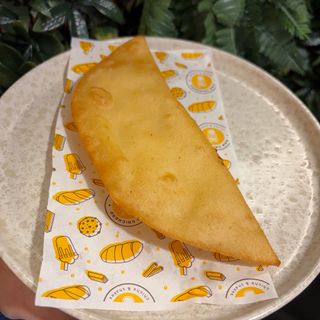 Empanada de jamón y queso