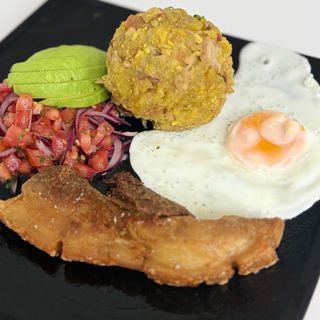 Bolón Completo + Chicharrón