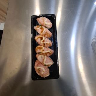 Nigiri salmón flambeado