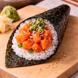 63.Temaki De Salmón 1 Ud.