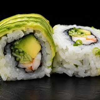 119.Avocado Wakame Roll 8 Uds.