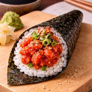 60.Temaki De Atún Picante 1 Ud.