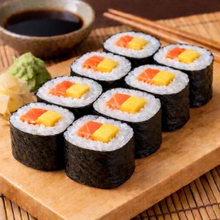 76.Maki De Salmón Y Mango 8 Uds.