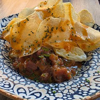Huevos Rotos Con Tartar De Atún
